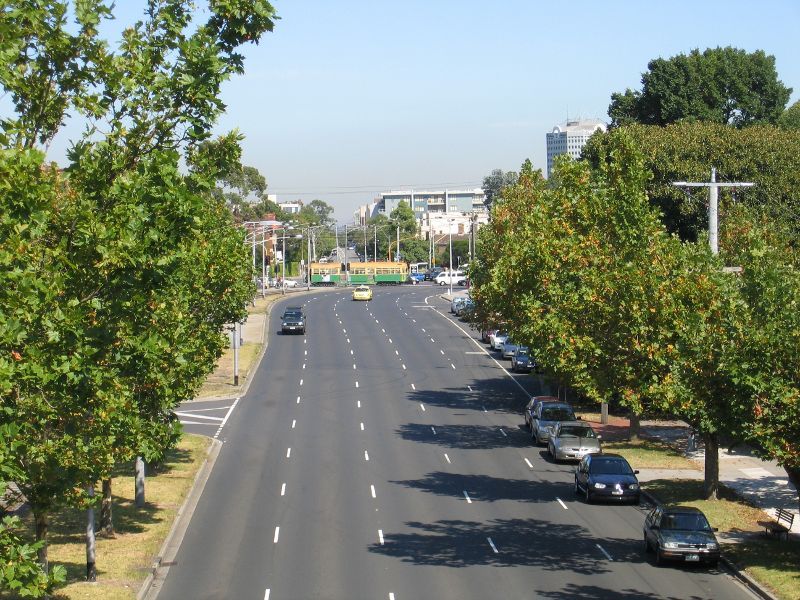 St Kilda - Dandenong Road: View west along Dandenong Rd towards Chapel St