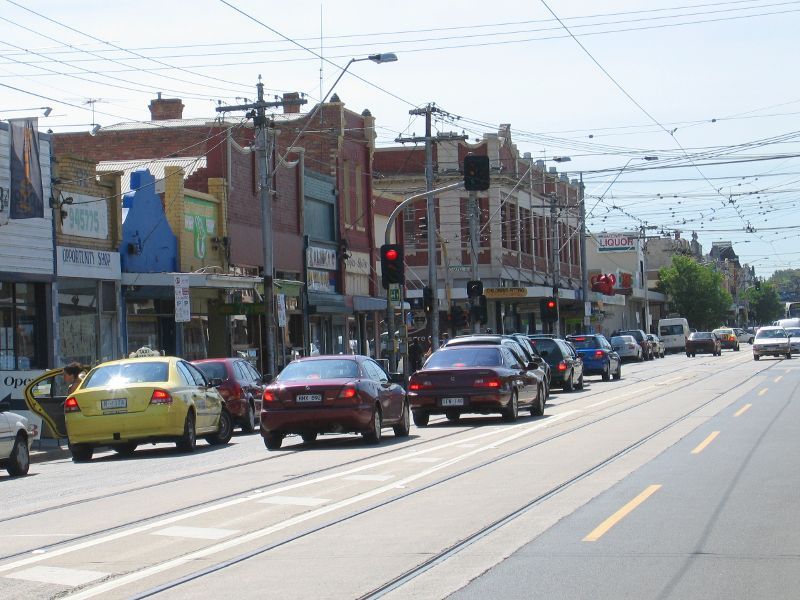St Kilda - Carlisle Street east of St Kilda Road: View east along Carlisle St towards Chapel St