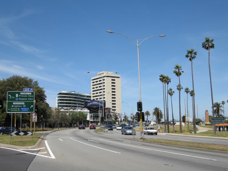 St Kilda - Beaconsfield Parade: View south-east along Beaconsfield Pde towards Fitzroy St and Jacka Bvd