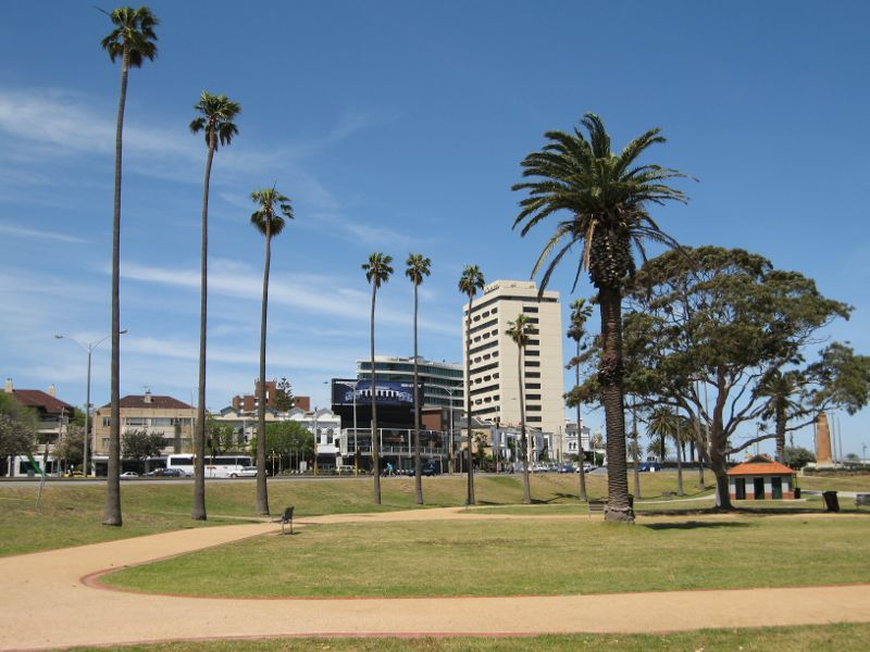 St Kilda - Catani Gardens, Beaconsfield Parade: View through gardens towards southern end of Fitzroy St