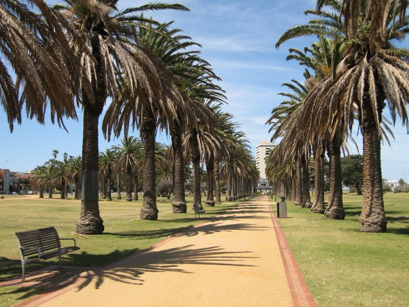 St Kilda - Catani Gardens, Beaconsfield Parade: View south-east along path towards rotunda