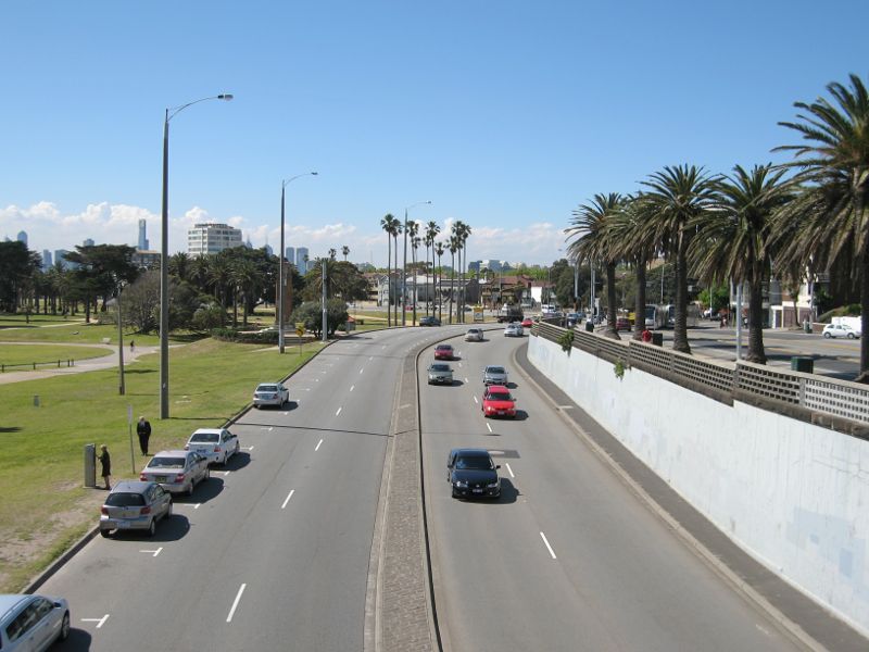 St Kilda - Jacka Boulevard: View north along Jacka Bvd from footbridge