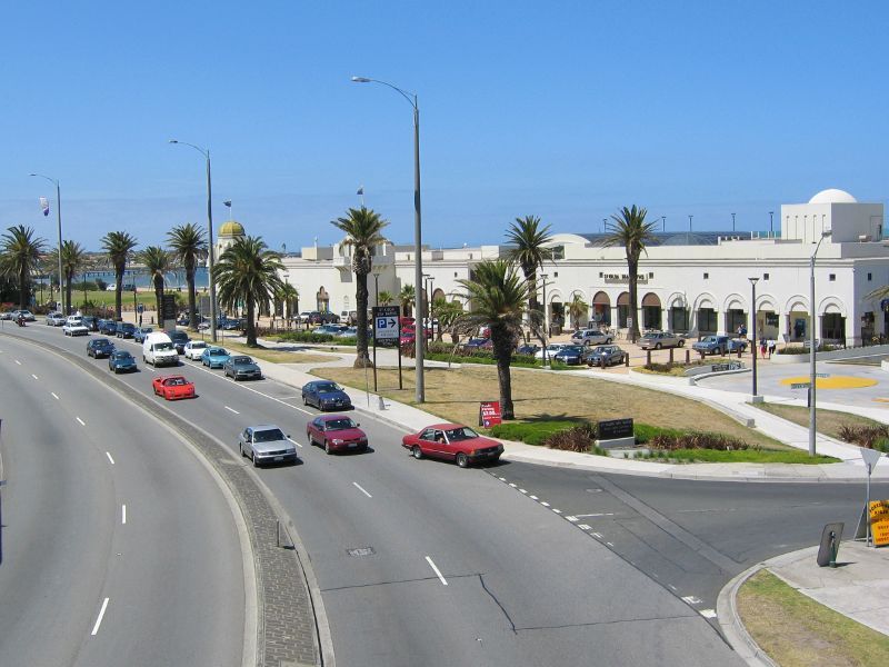 St Kilda - Jacka Boulevard: View south along Jacka Bvd towards St Kilda Sea Baths