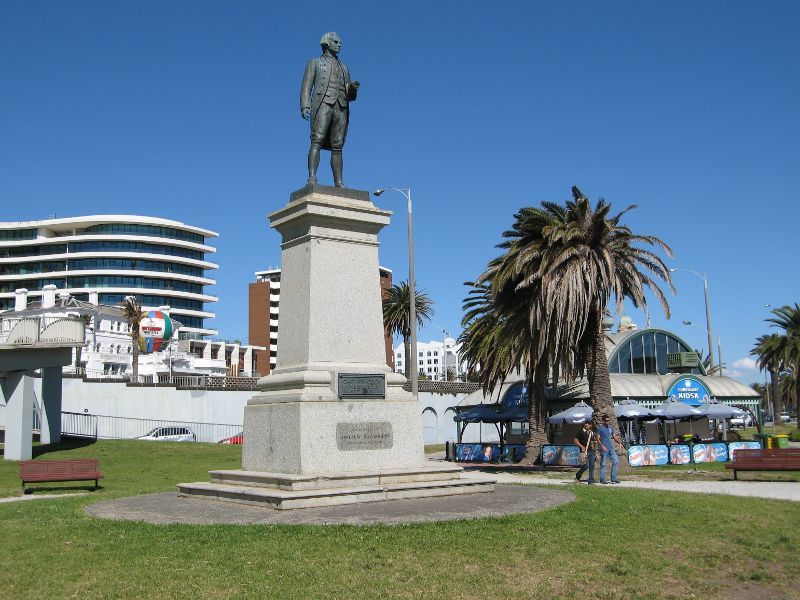 St Kilda - Gardens at southern end of Pier Road and at entrance to St Kilda Pier: Captain Cook statue next to kiosk