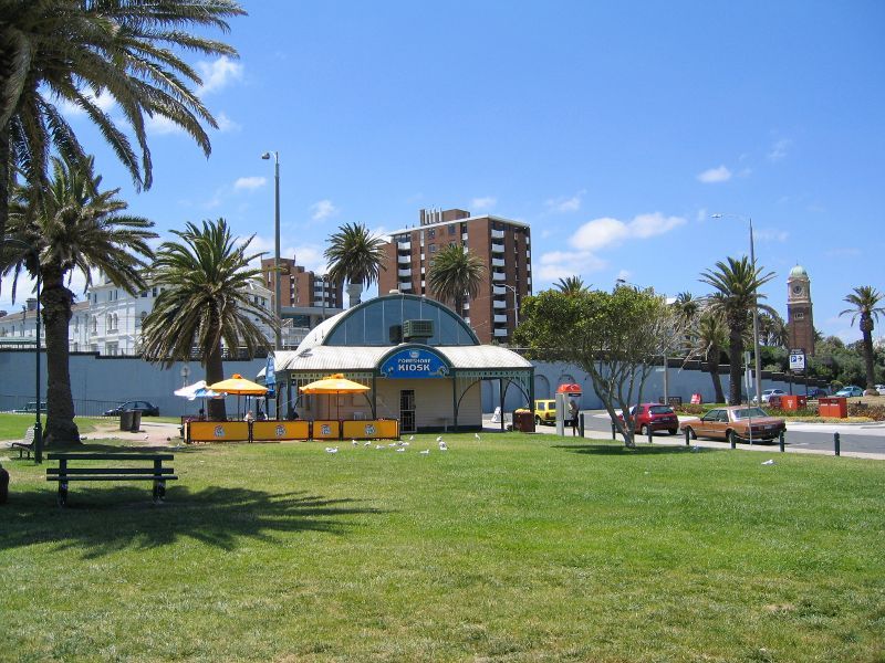 St Kilda - Gardens at southern end of Pier Road and at entrance to St Kilda Pier - View across lawns towards kiosk