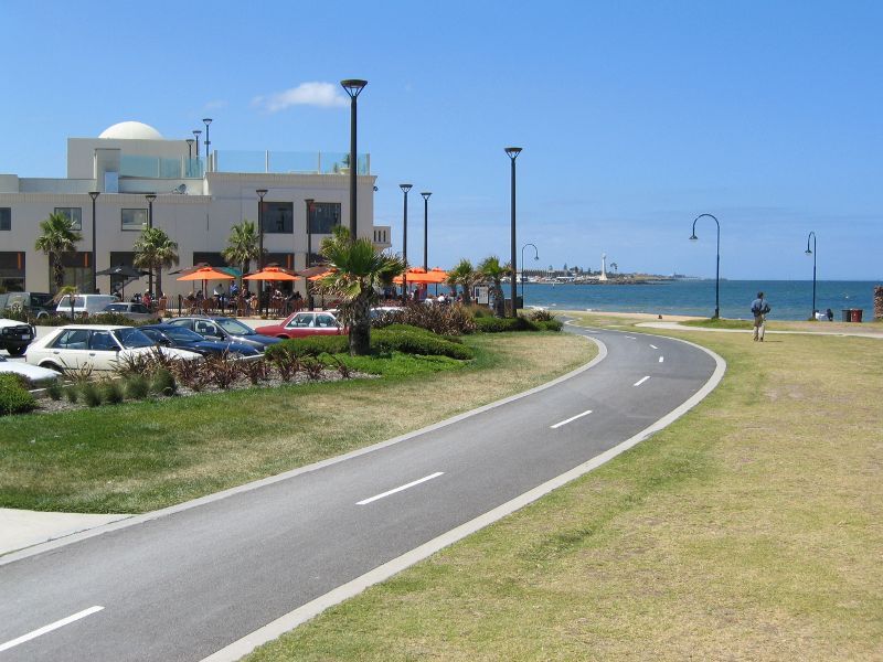 St Kilda - St Kilda Sea Baths: South-easterly view along foreshore path towards sea baths