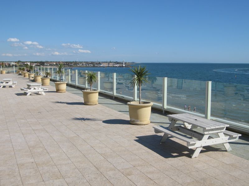 St Kilda - St Kilda Sea Baths: Southerly view along observation deck