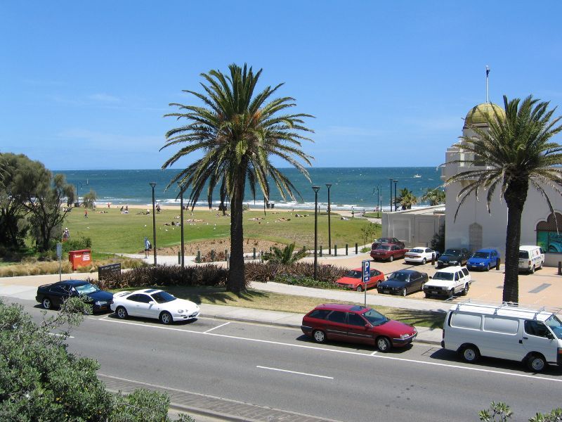St Kilda - St Kilda Beach, Brooks Jetty and foreshore gardens: View of lawns fronting beach next to St Kilda Sea Baths from Jacka Bvd