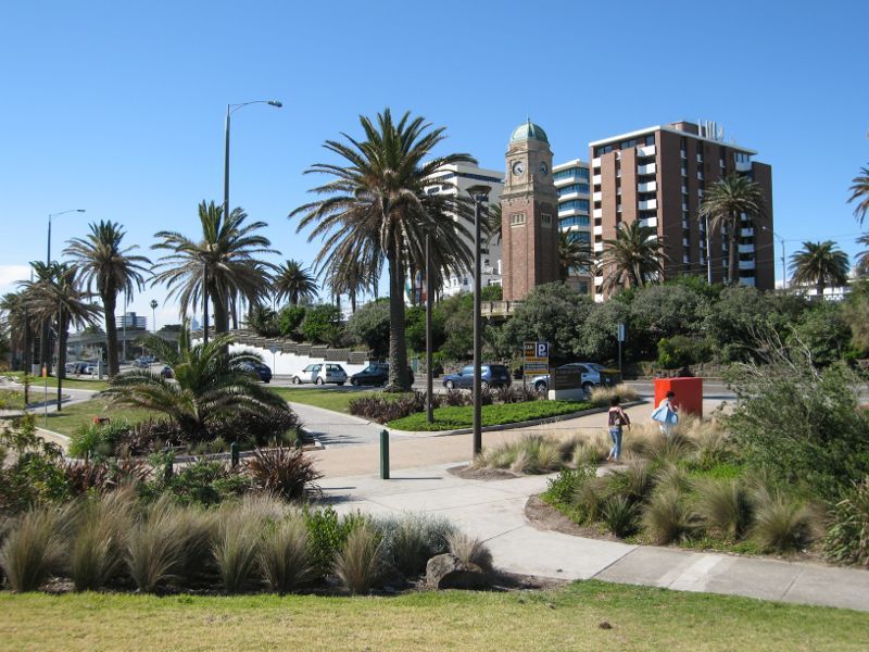 St Kilda - St Kilda Beach, Brooks Jetty and foreshore gardens: Foreshore gardens near St Kilda Sea Baths