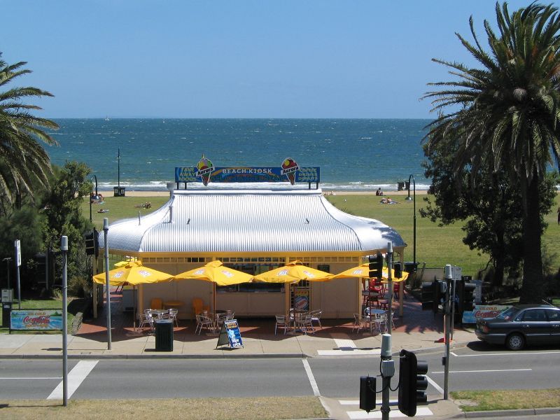 St Kilda - St Kilda Beach, Brooks Jetty and foreshore gardens: Boulevarde Icecreamery Kiosk viewed from Jacka Bvd
