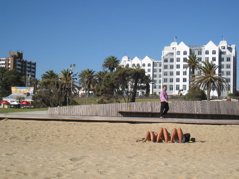 St Kilda - St Kilda Beach, Brooks Jetty and foreshore gardens: View from beach towards boardwalk and foreshore lawns