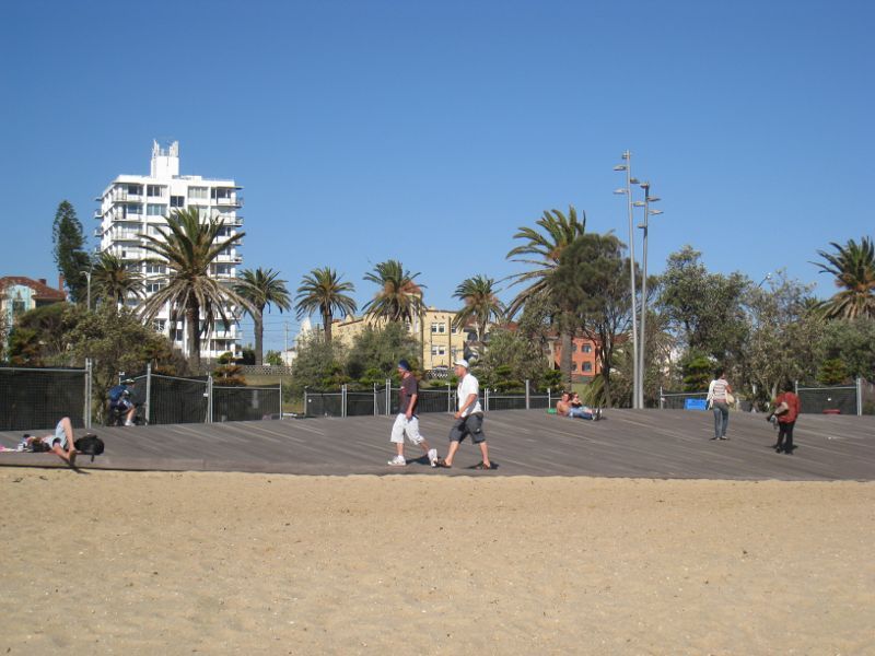 St Kilda - St Kilda Beach, Brooks Jetty and foreshore gardens: View from beach towards boardwalk