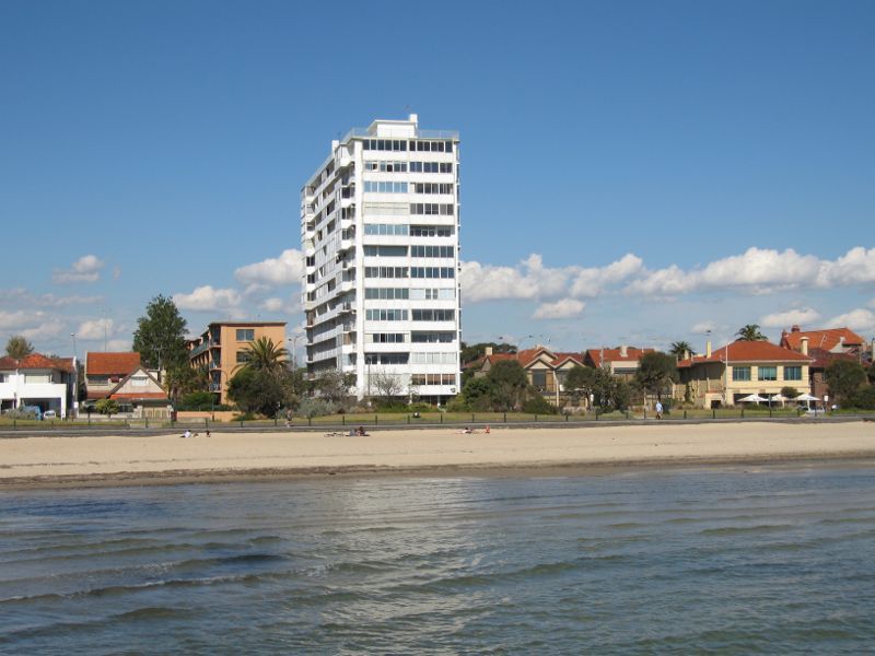St Kilda - St Kilda Beach, Brooks Jetty and foreshore gardens: View from Brooks Jetty towards beach