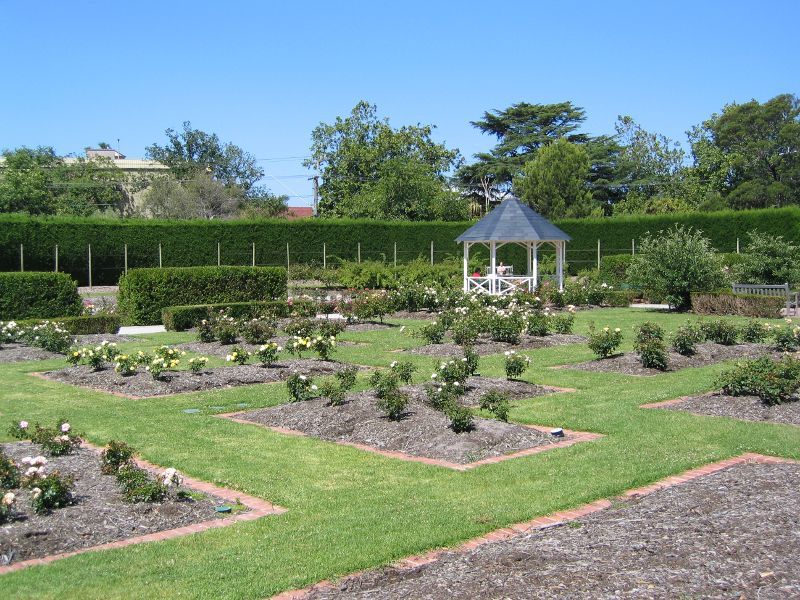 St Kilda photos - Travel Victoria: accommodation & visitor guide