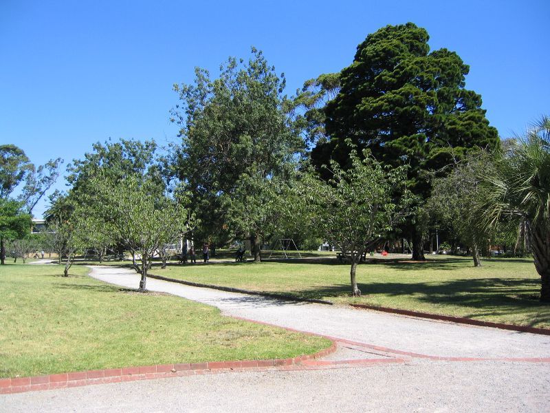 St Kilda - St Kilda Botanical Gardens, Blessington Street: Path through gardens