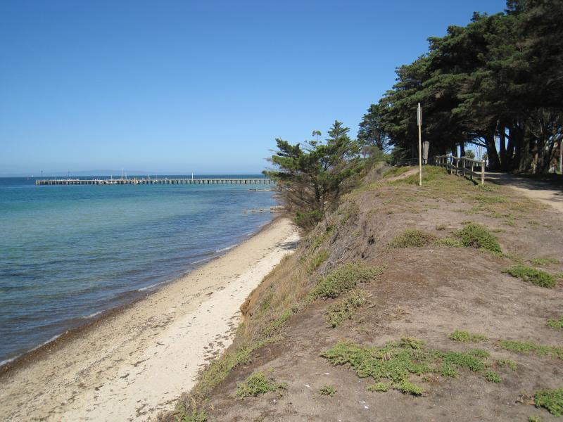 St Leonards - Beach and coastline between St Leonards Pier and First Avenue: View south along beach and foreshore walking track