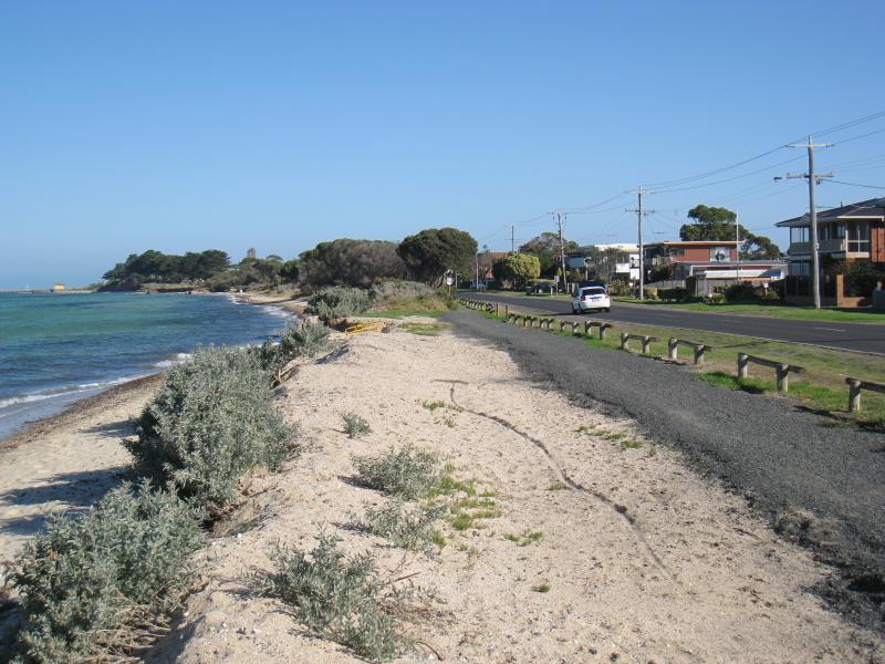 St Leonards - Beach and coastline north of town centre along The Esplanade: View south along beach and The Esplanade, north of Second Av