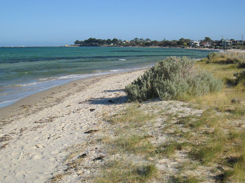 St Leonards - Beach and coastline north of town centre along The Esplanade: View south along beach near Salt Lagoon