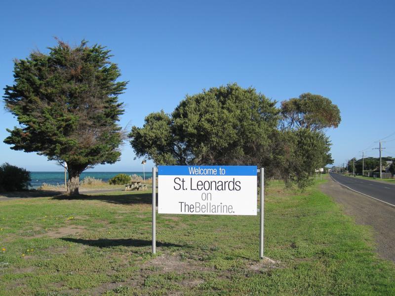 St Leonards - Beach and coastline north of town centre along The Esplanade: St Leonards town sign, view south along The Esplanade near Dossetor Rd