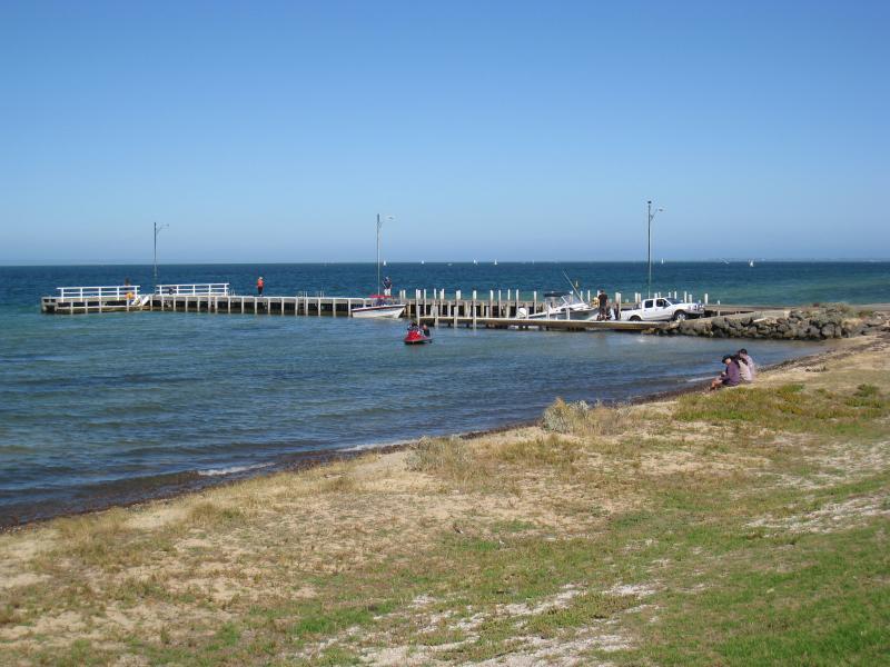 St Leonards - Jetty, boat ramp and surroundings, Bluff Road at Leviens Road: View south along foreshore towards boat ramp and jetty