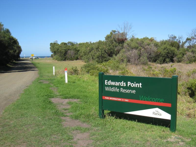 St Leonards - Beach Road: View east along Beach Rd at Ord St, bordering Edwards Point Wildlife Reserve