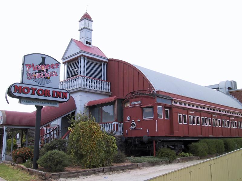 Swan Hill - South of town centre: Pioneer Station Motor Inn with old train carriage, Murray Valley Hwy