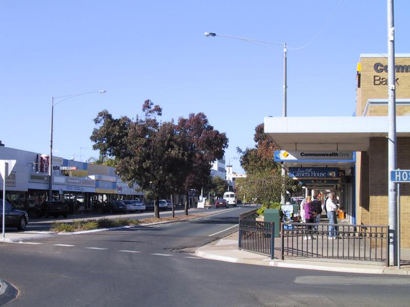 Swan Hill - Commercial centre and shops - View south along Campbell St at McCrae St