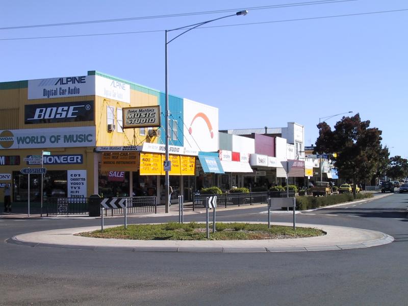 Swan Hill - Commercial centre and shops - View north along Campbell St at McCrae St