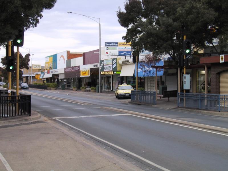 Swan Hill - Commercial centre and shops: View south along Campbell St between McCallum St and McCrae St