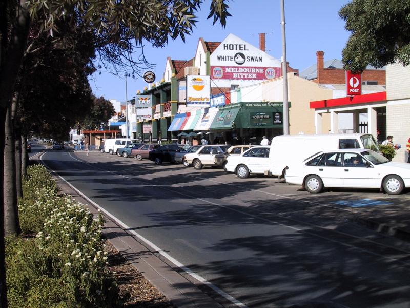 Swan Hill - Commercial centre and shops: View south along Campbell St between McCallum St and McCrae St