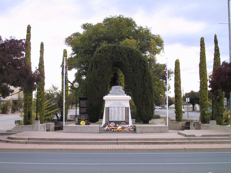 Swan Hill - Commercial centre and shops: War memorial, view west along McCallum St at Campbell St