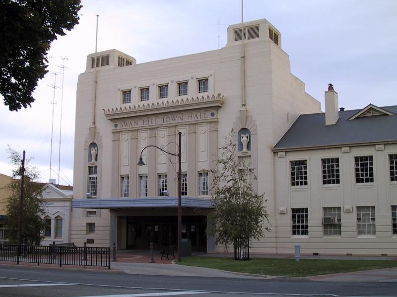Swan Hill - Commercial centre and shops - Town Hall, McCallum St