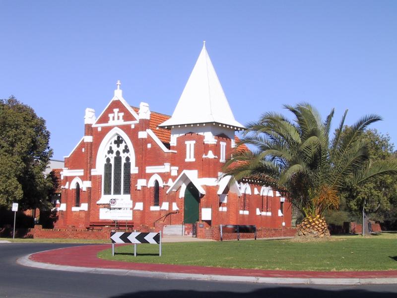 Swan Hill - Commercial centre and shops: Uniting Church, Beveridge St at Rutherford St