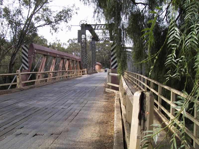Swan Hill - Murray River and Riverside Park: On bridge across Murray River