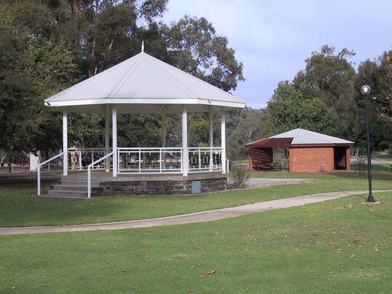 Swan Hill - Murray River and Riverside Park - Rotunda