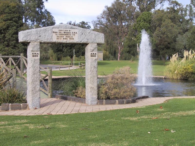 Swan Hill - Murray River and Riverside Park: Lake