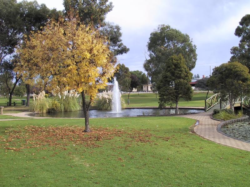 Swan Hill - Murray River and Riverside Park: Lake