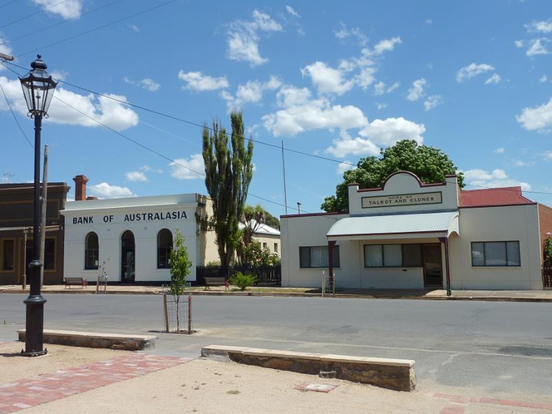 Talbot - Shops and commercial centre along Scandinavian Crescent: View west across Scandinavian Cr, south of Camp St