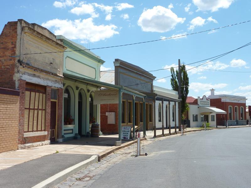 Talbot - Shops and commercial centre along Scandinavian Crescent - View north-west along Scandinavian Cr, just south of Fyfe St