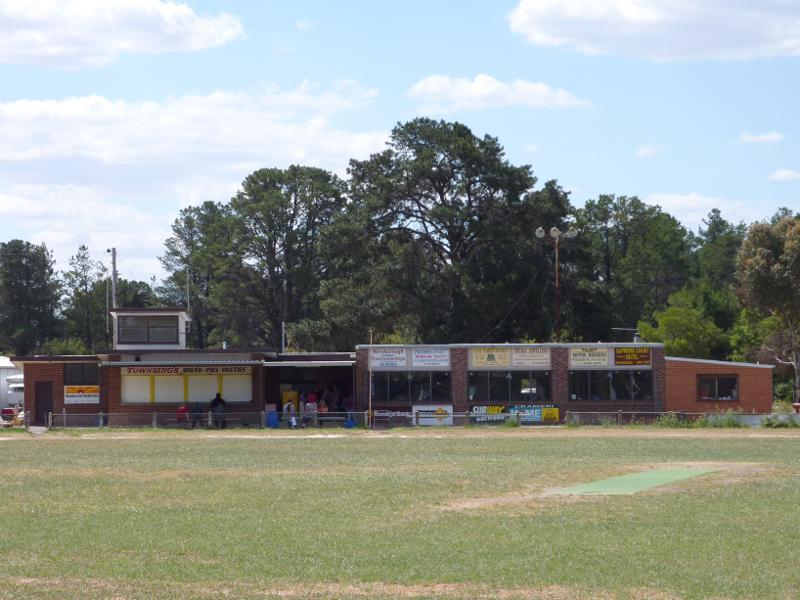 Talbot - Recreational reserve, Avoca Road: View north across oval towards pavillion