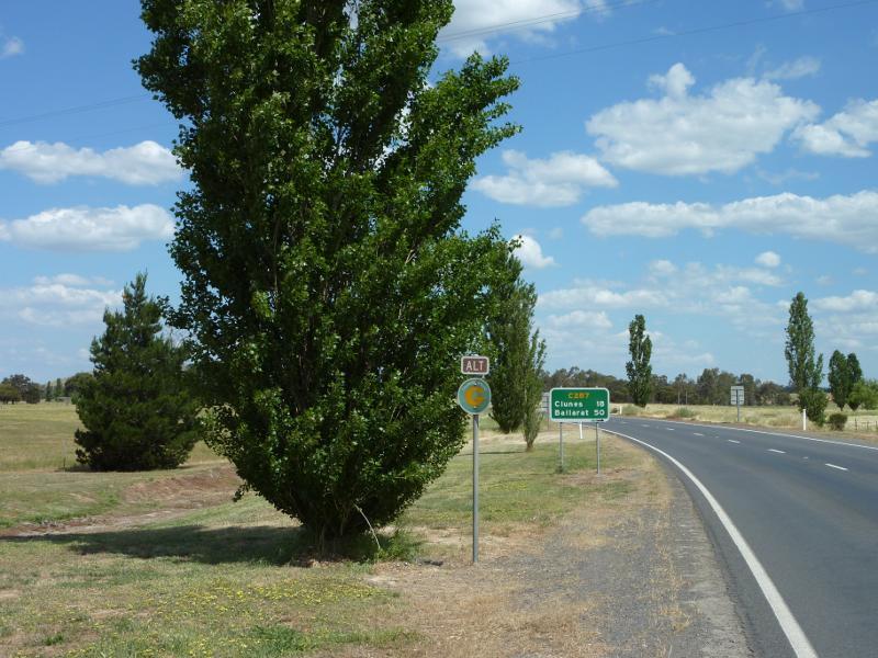 Talbot - Ballarat-Maryborough Road through Talbot and southwards - View south-east along Ballarat-Maryborough Rd, south of Avoca Rd