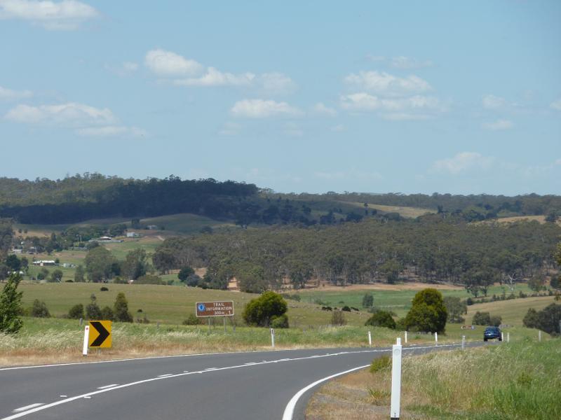 Talbot - Ballarat-Maryborough Road through Talbot and southwards: View south-east along Ballarat-Maryborough Rd at Mitchell Rd