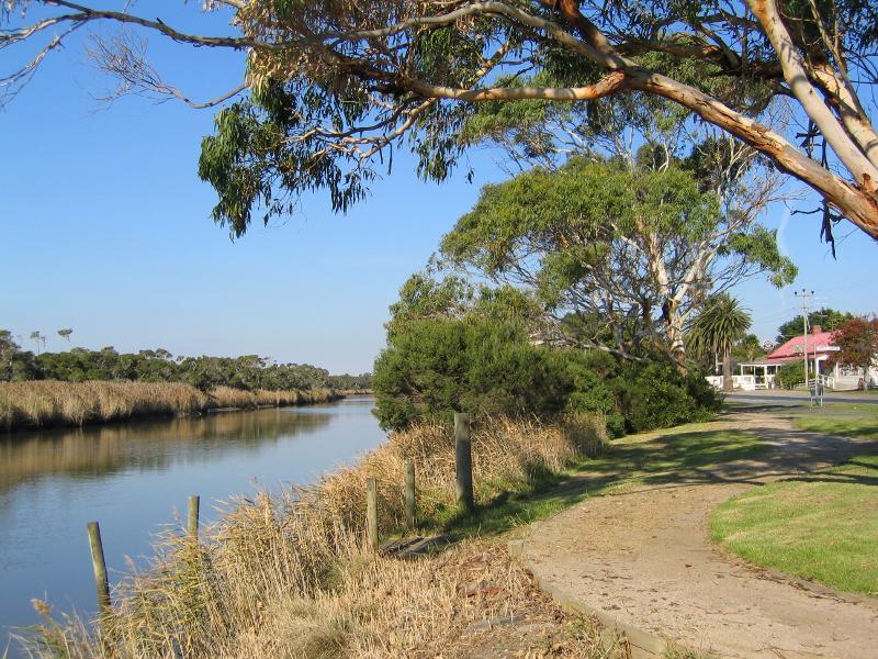 Tarwin Lower - Picnic area and Tarwin River at The Long Table, River Drive near Ripple Landing: View south-east along Tarwin River and River Dr at end of The Long Table
