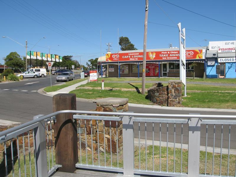Tooradin - Shops and commercial centre, South Gippsland Highway: View east along South Gippsland Hwy service road at Foreshore Rd