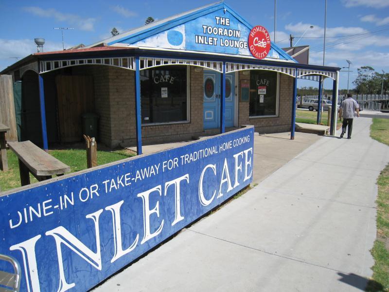 Tooradin - Shops and commercial centre, South Gippsland Highway: Cafe, view west along South Gippsland Hwy service road towards Foreshore Rd