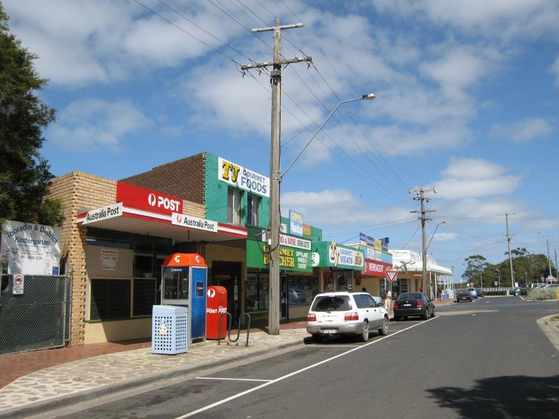 Tooradin - Shops and commercial centre, South Gippsland Highway: Tooradin post office, view west along South Gippsland Hwy service road towards Mickle St
