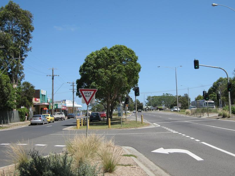 Tooradin - Shops and commercial centre, South Gippsland Highway: View west along South Gippsland Hwy at Lyall St