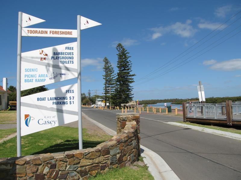 Tooradin - Sawtells Inlet and jetty, Foreshore Road: View south-west along Foreshore Rd at footbridge