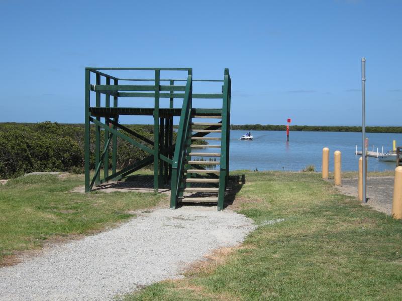 Tooradin - Boat ramp and surroundings, Sawtells Inlet south of Foreshore Road: Lookout at boat ramp