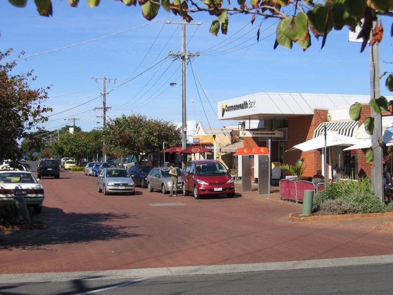 Torquay - Shops and commercial centre around Gilbert Street: View east along Gilbert St at Pearl St